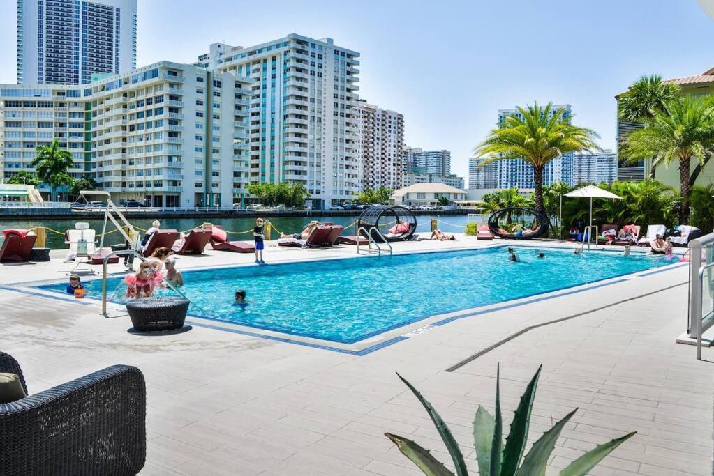 2Bd 2Ba Condo @Beachwalk Resort W/Pool ハランデール・ビーチ エクステリア 写真